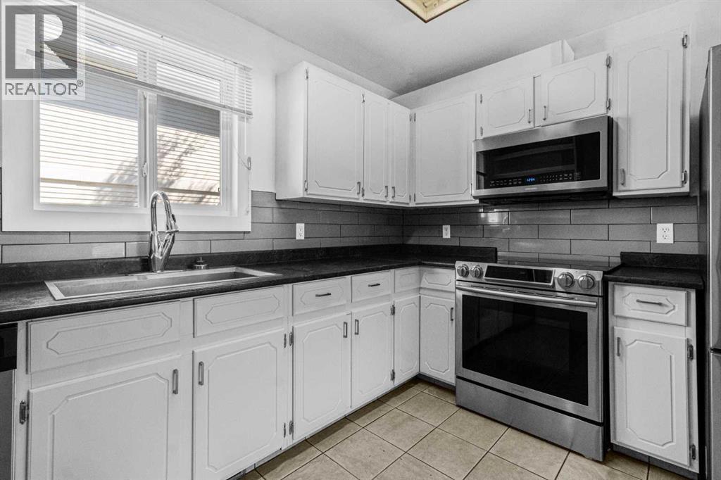 Single Family House 4 Level for Sale in  erin ridge Road SE Erin Woods Calgary 