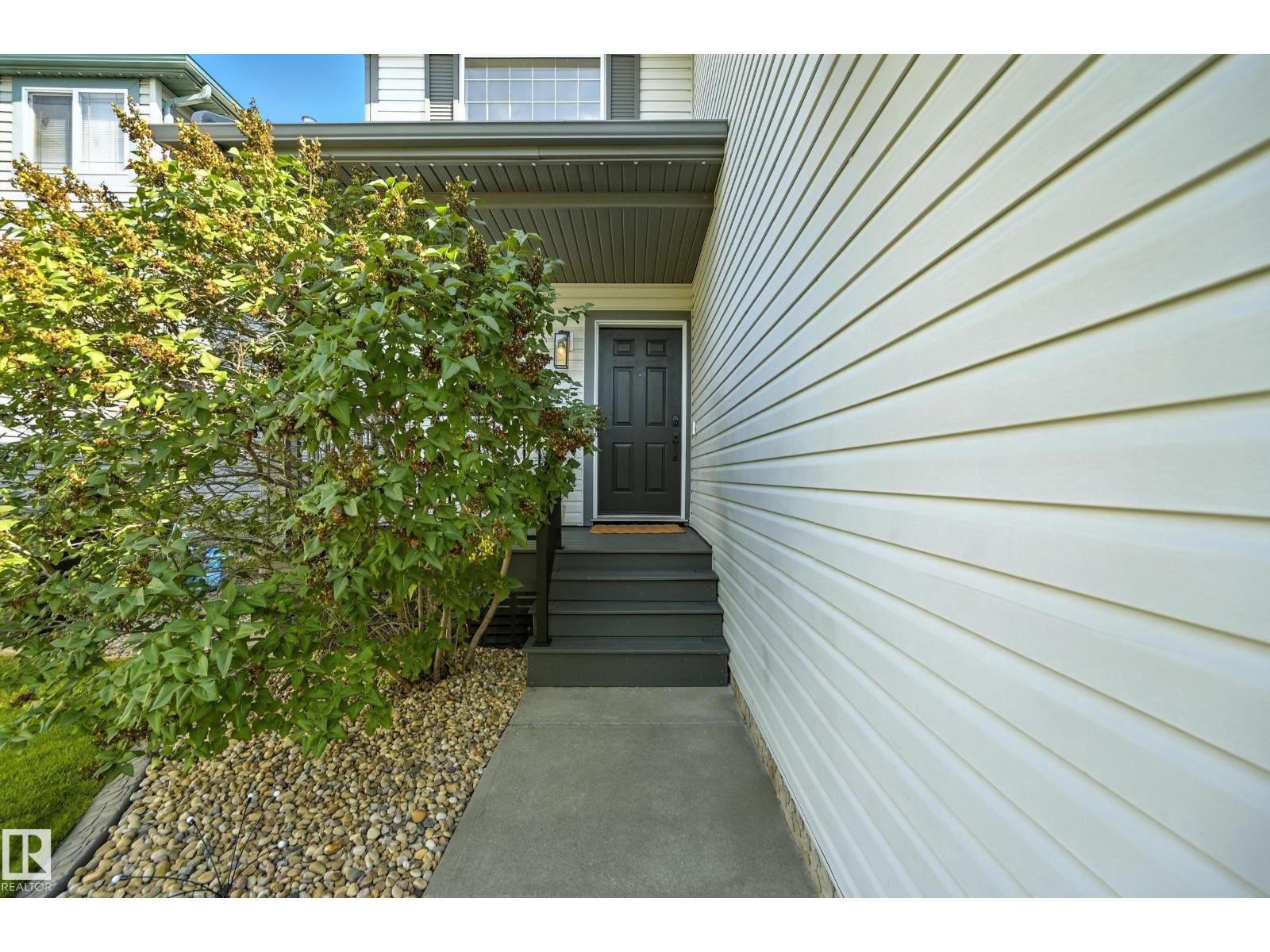 Photo 2 of 30 Westwood Ln, Fort Saskatchewan AB
