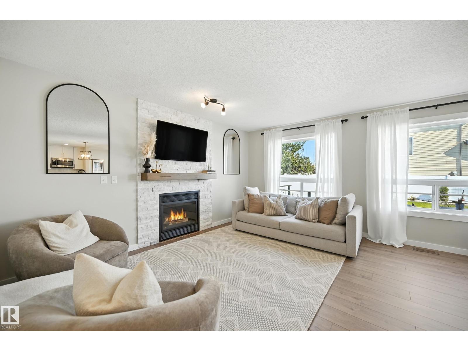 Photo 5 of 30 Westwood Ln, Fort Saskatchewan AB