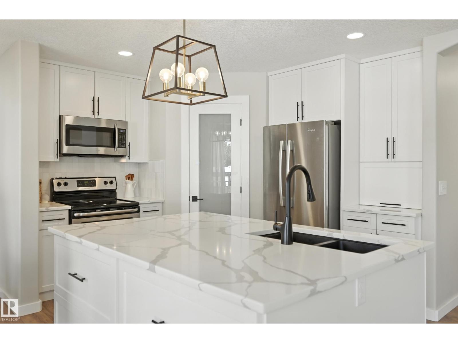 Photo 8 of 30 Westwood Ln, Fort Saskatchewan AB