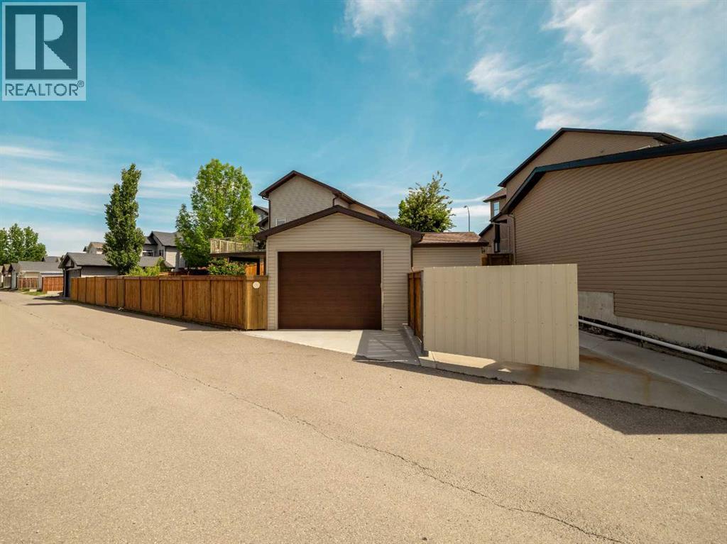 Photo 30 of 656 Florence Ho Leong Crescent N, Lethbridge AB
