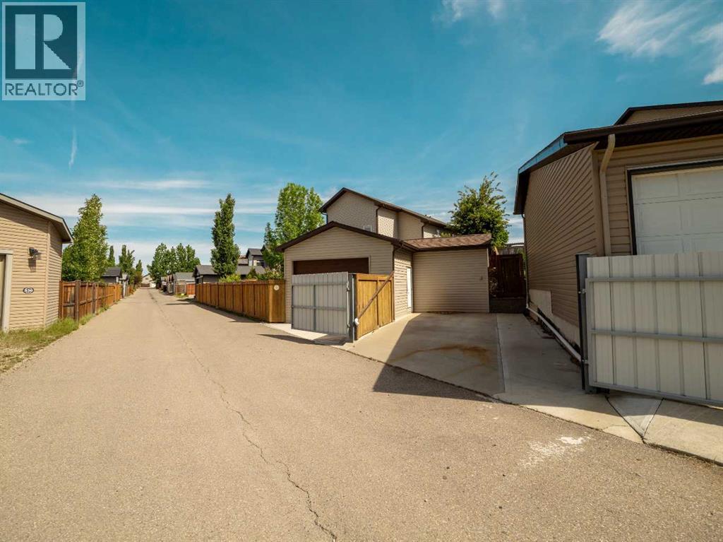 Photo 15 of 656 Florence Ho Leong Crescent N, Lethbridge AB