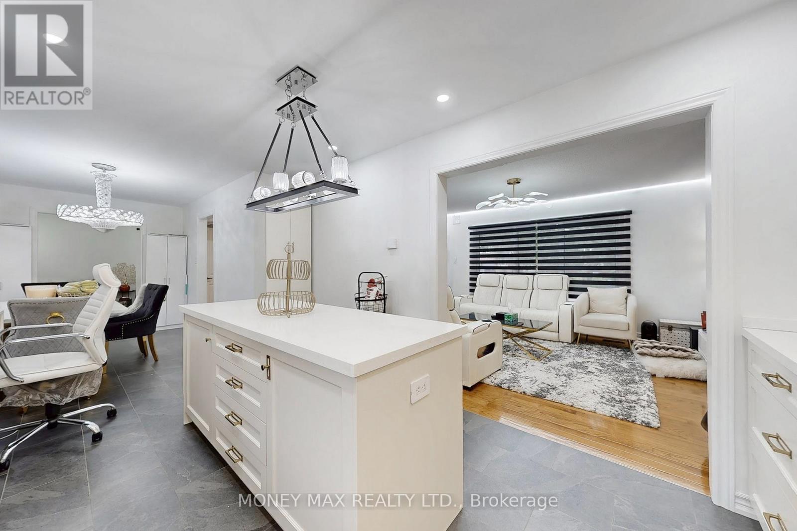 Photo 10 of 95 Elgin Drive, Brampton ON