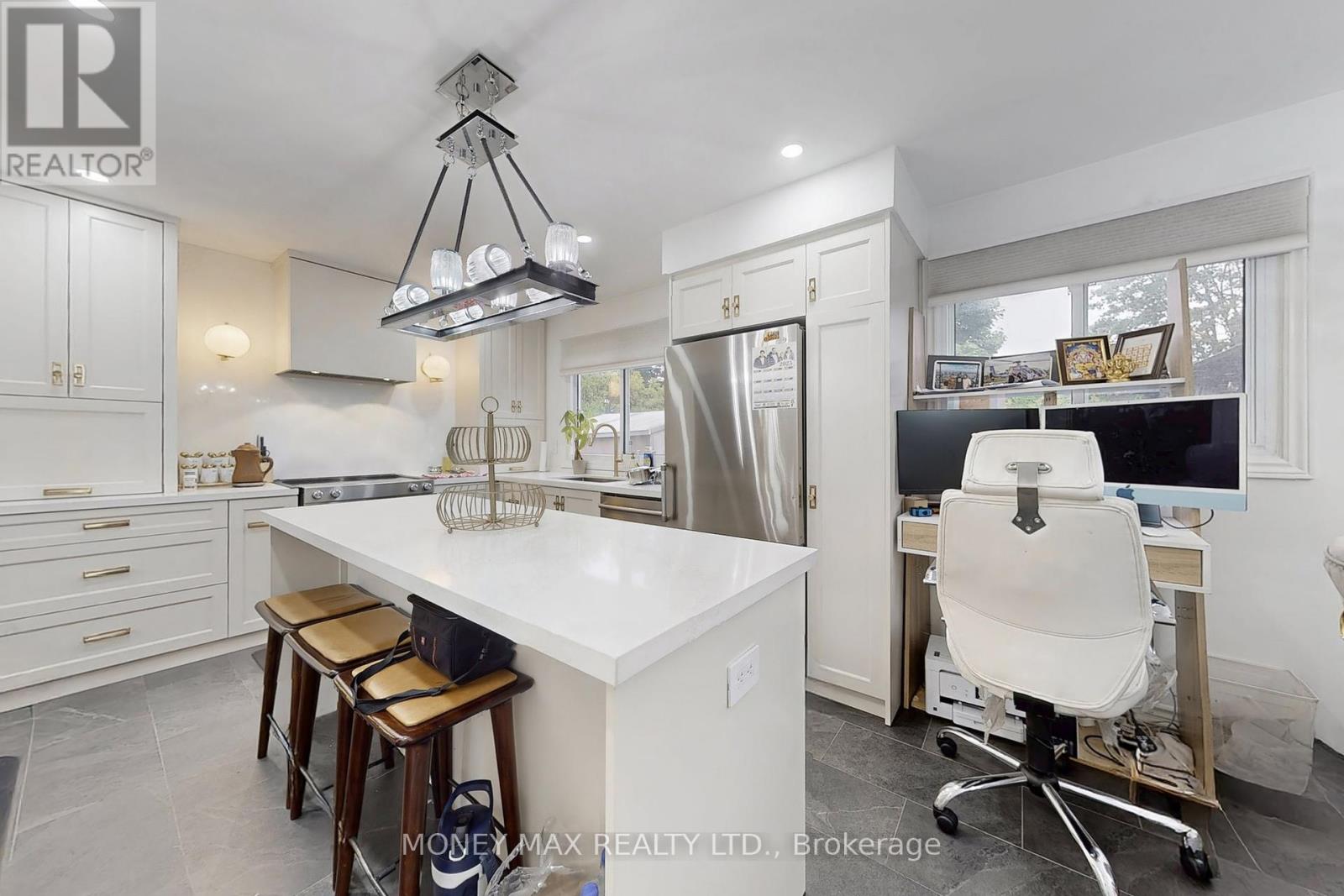 Photo 11 of 95 Elgin Drive, Brampton ON