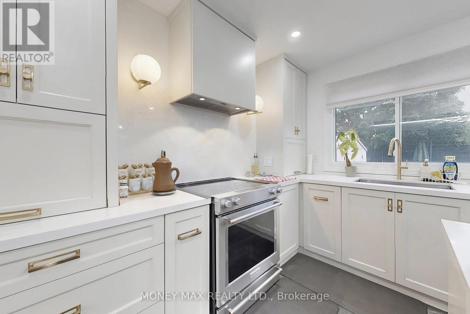 Photo 12 of 95 Elgin Drive, Brampton ON