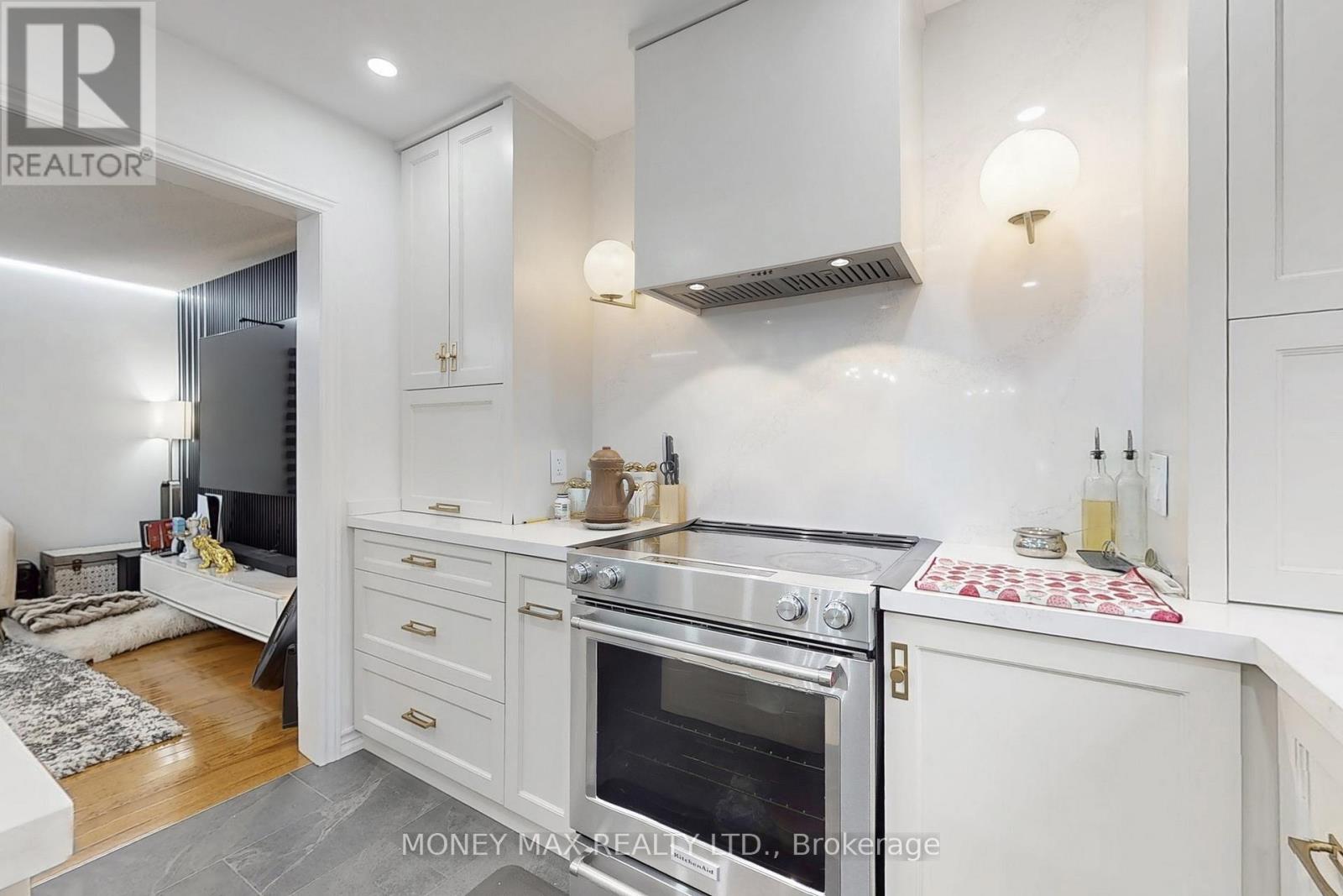 Photo 13 of 95 Elgin Drive, Brampton ON