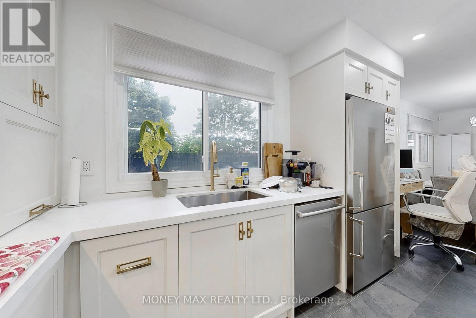 Photo 14 of 95 Elgin Drive, Brampton ON