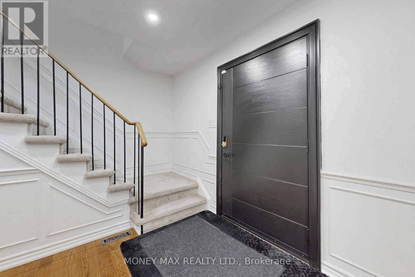 Photo 16 of 95 Elgin Drive, Brampton ON