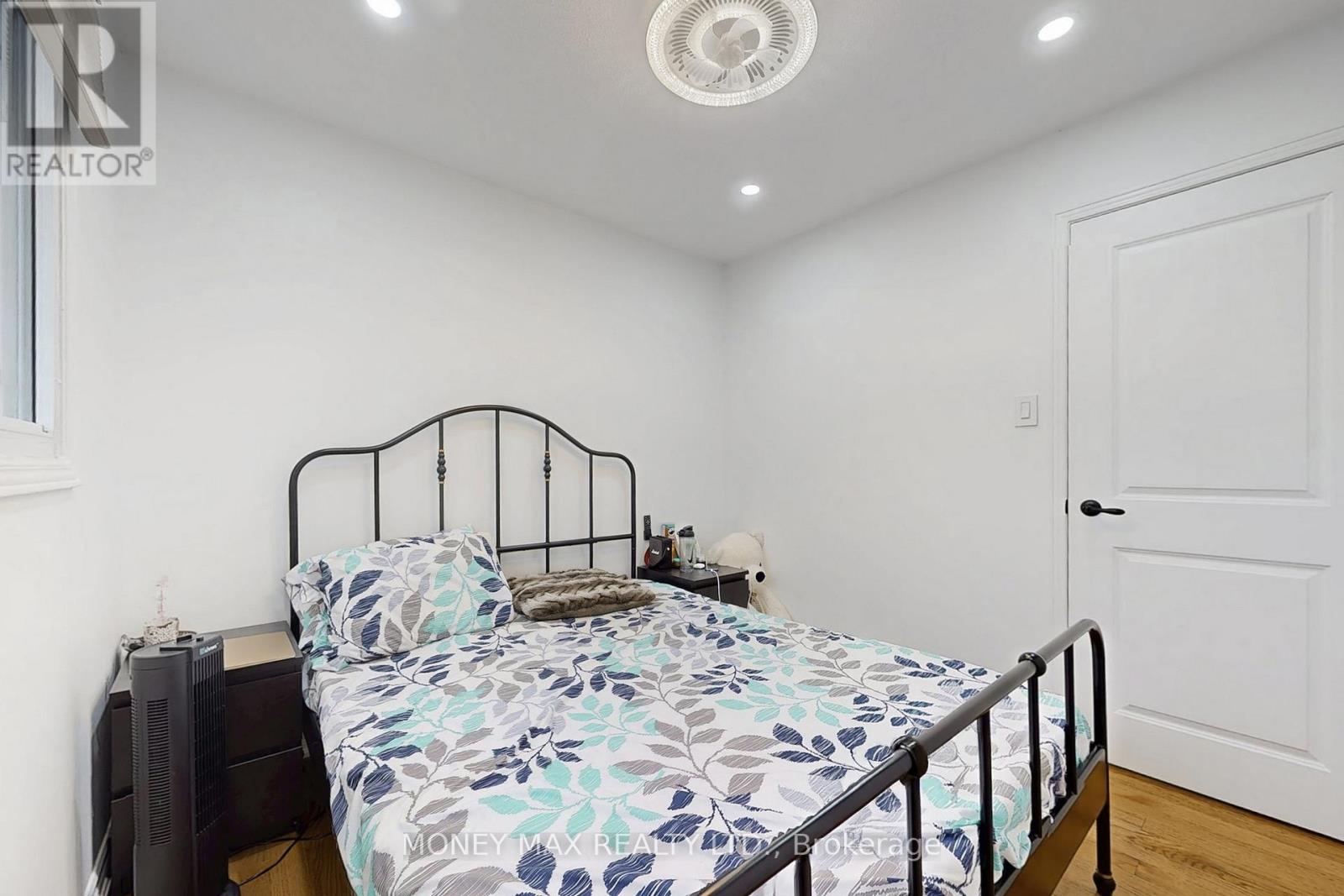 Photo 21 of 95 Elgin Drive, Brampton ON