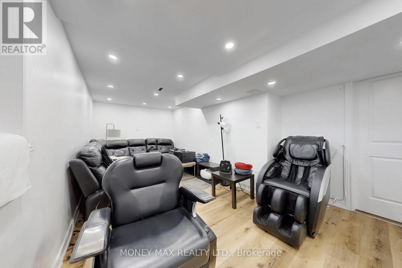 Photo 26 of 95 Elgin Drive, Brampton ON