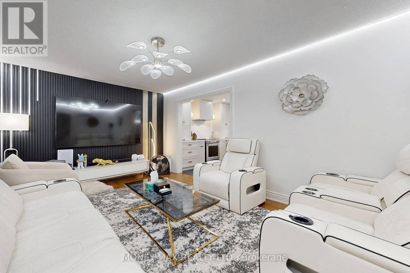 Photo 3 of 95 Elgin Drive, Brampton ON