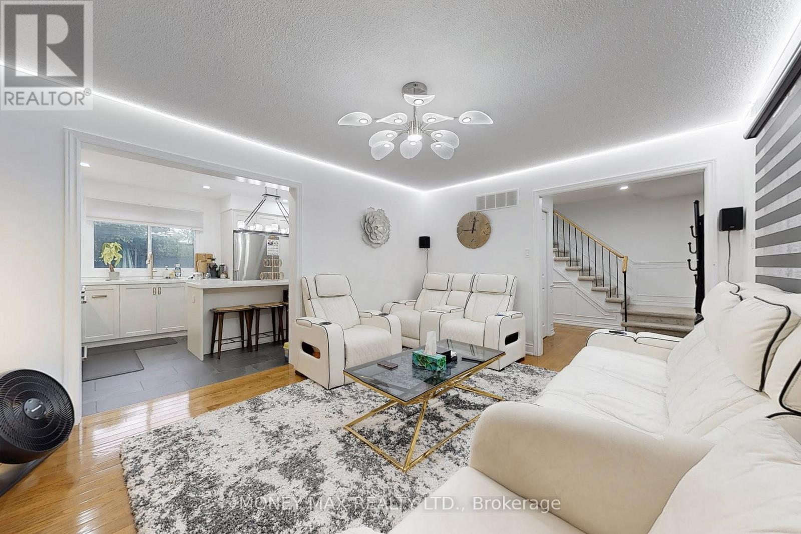 Photo 4 of 95 Elgin Drive, Brampton ON
