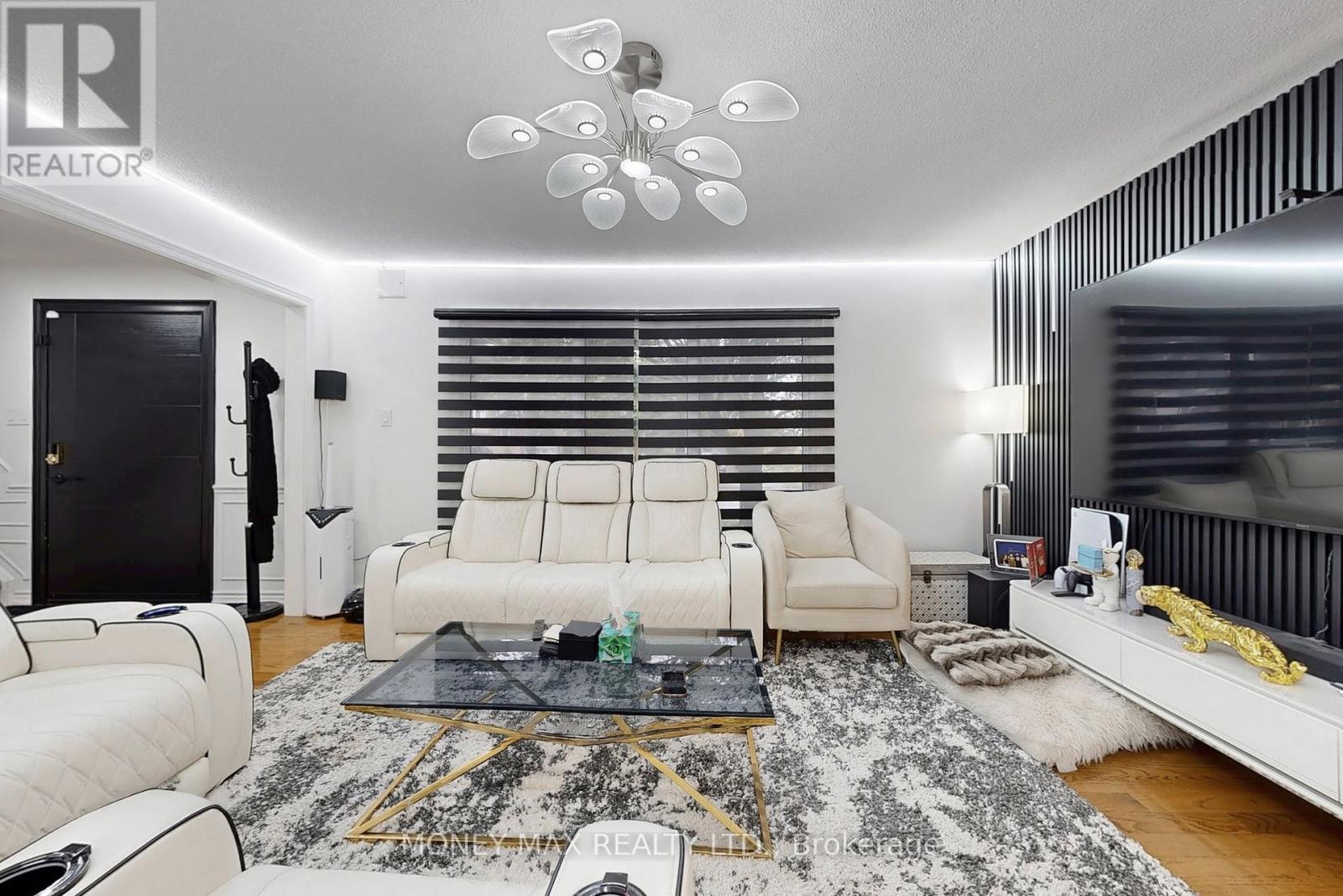 Photo 5 of 95 Elgin Drive, Brampton ON