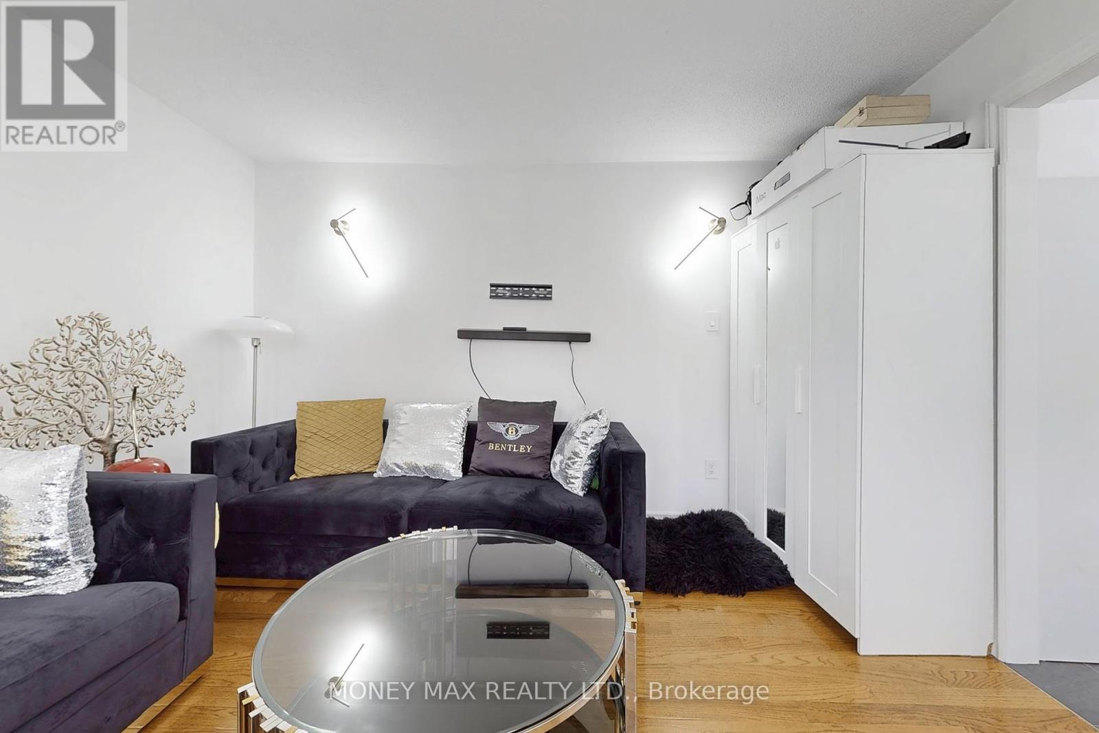 Photo 8 of 95 Elgin Drive, Brampton ON