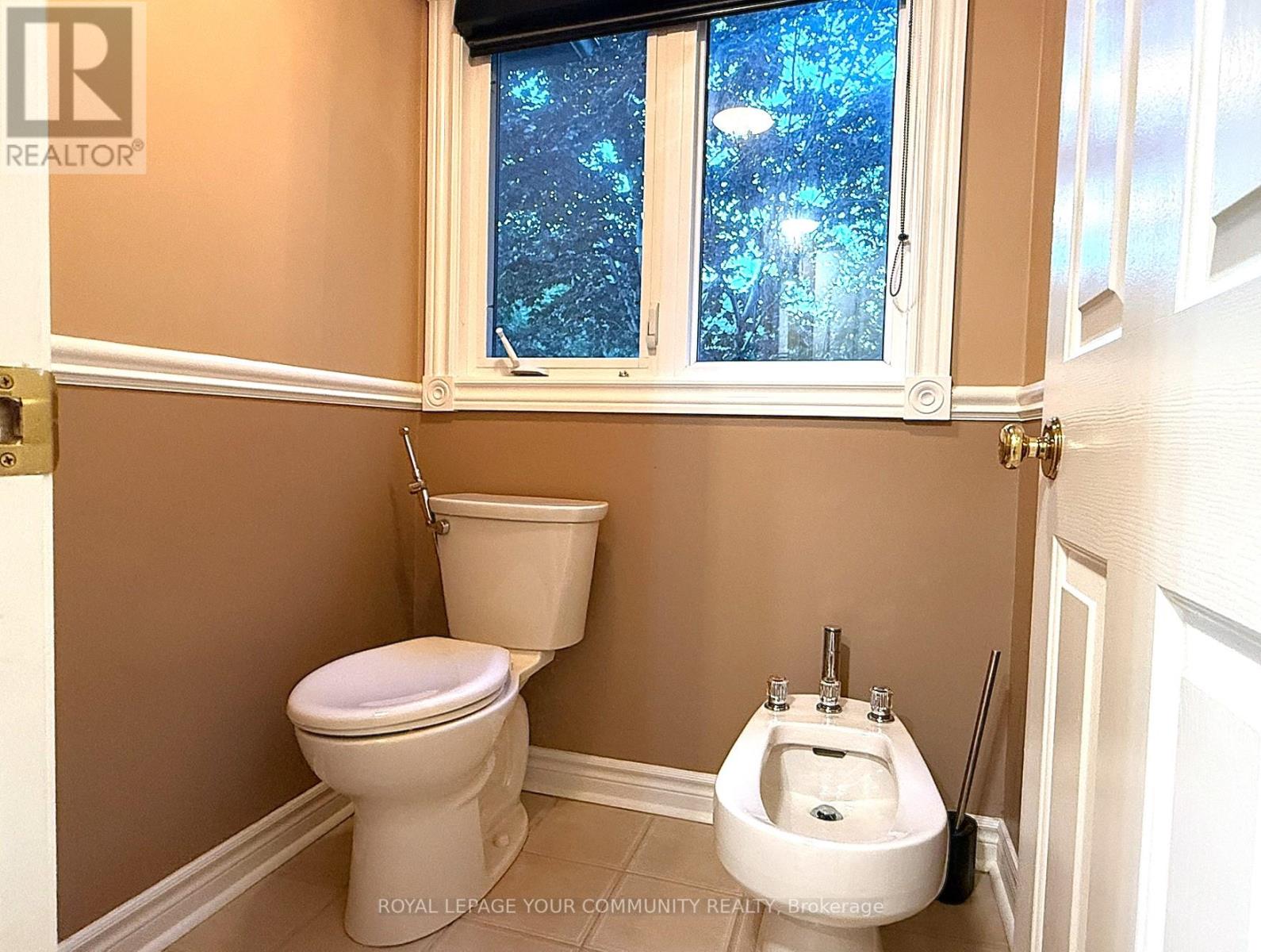 Photo 9 of 7 Crescentview Road, Richmond Hill ON