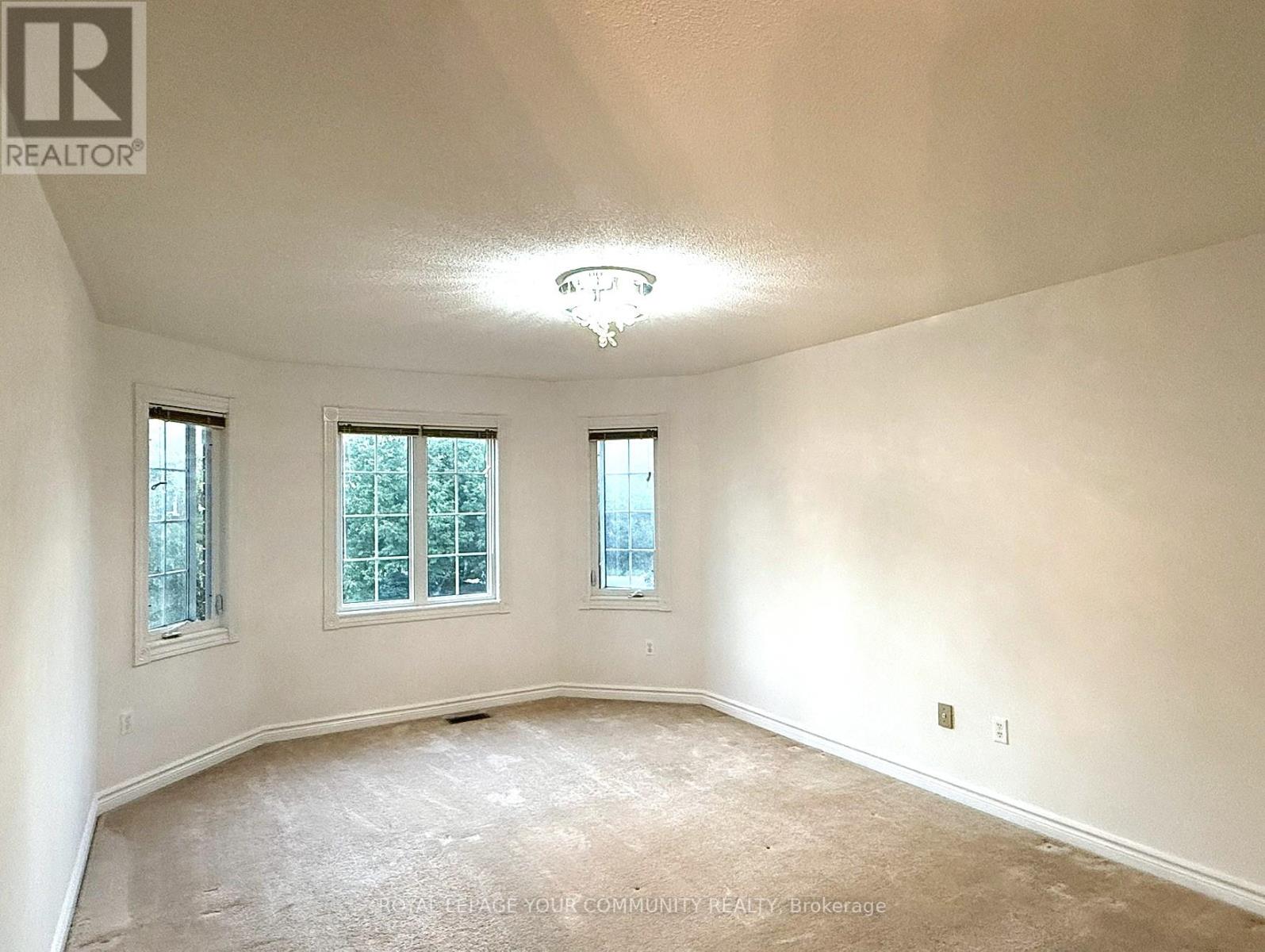 Photo 5 of 7 Crescentview Road, Richmond Hill ON