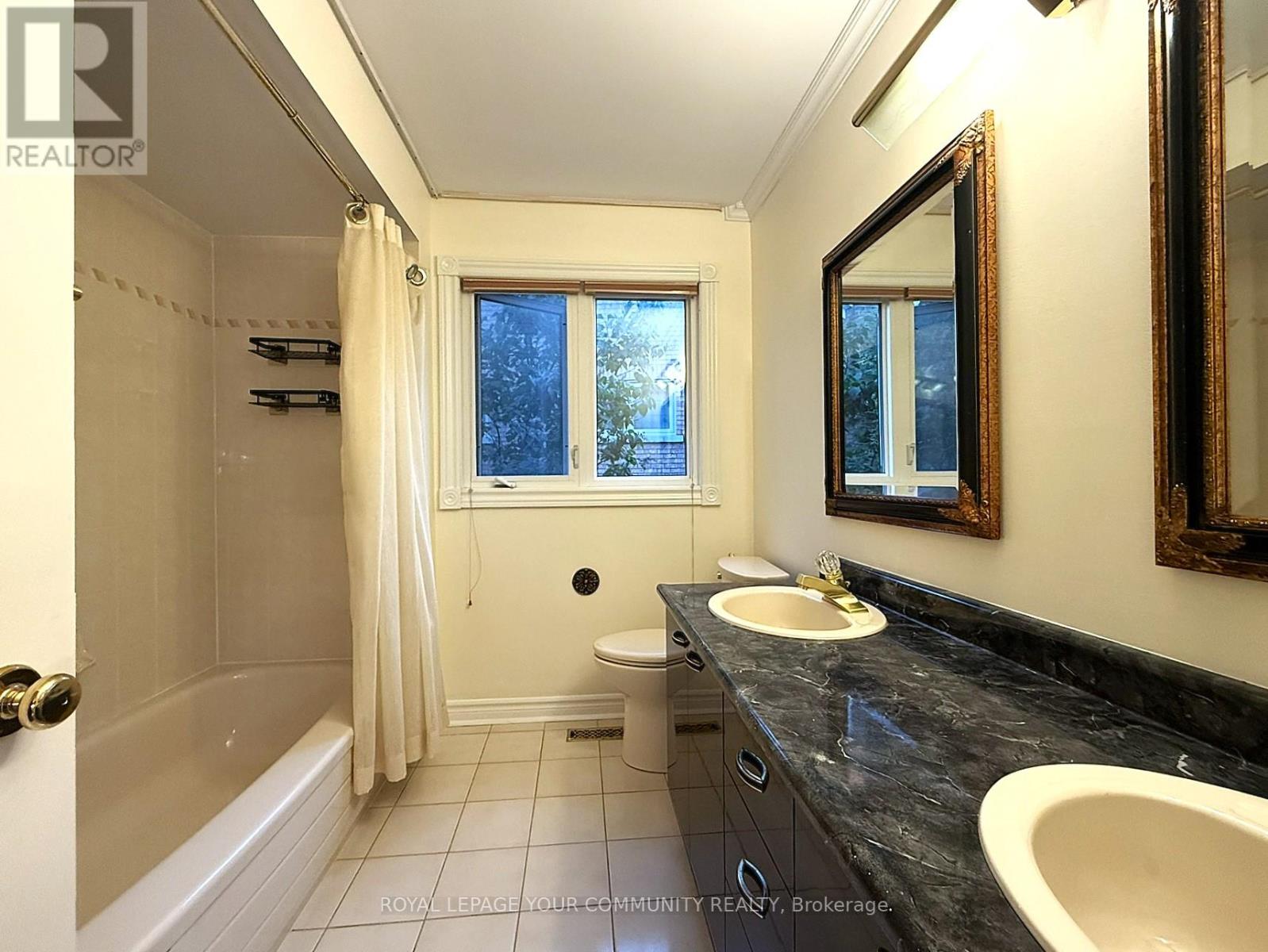 Photo 23 of 7 Crescentview Road, Richmond Hill ON