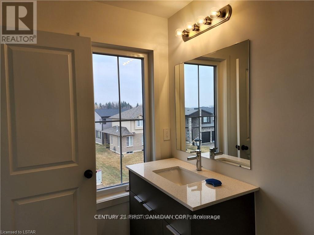 Photo 21 of 44 1781 Henrica Avenue, London North ON