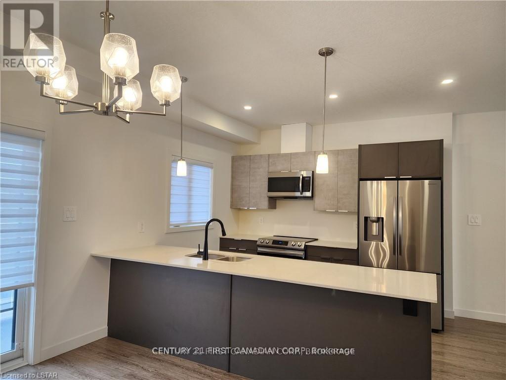 Photo 5 of 44 1781 Henrica Avenue, London North ON