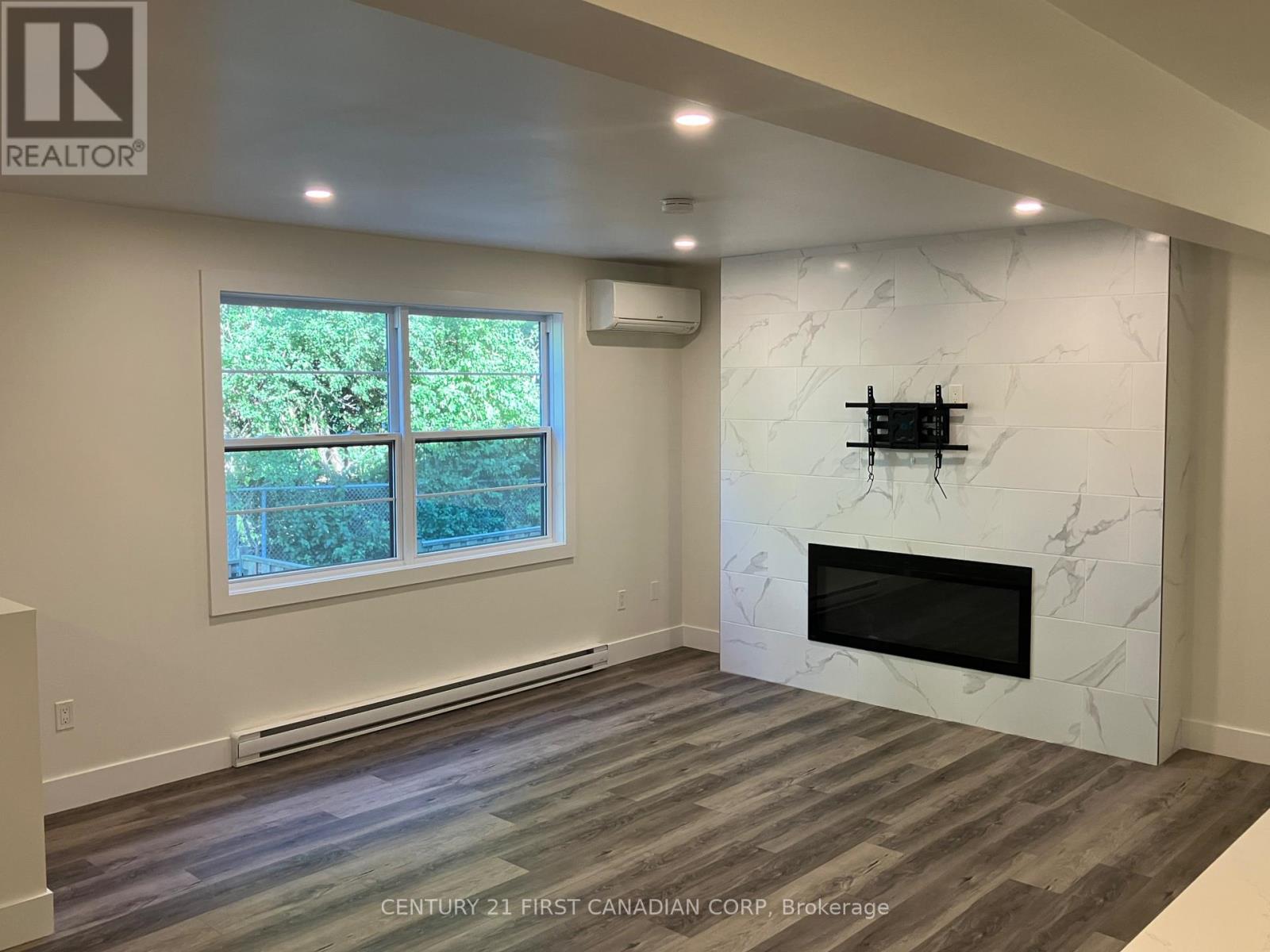 Photo 11 of 36 105 Andover Drive, London South ON