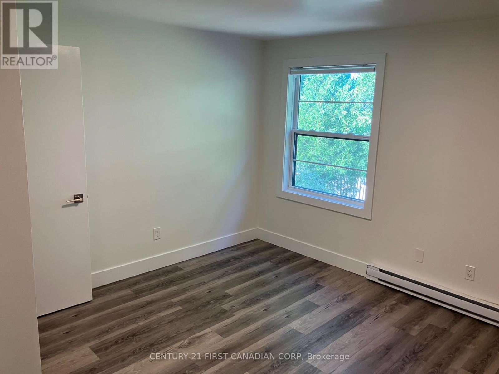 Photo 12 of 36 105 Andover Drive, London South ON