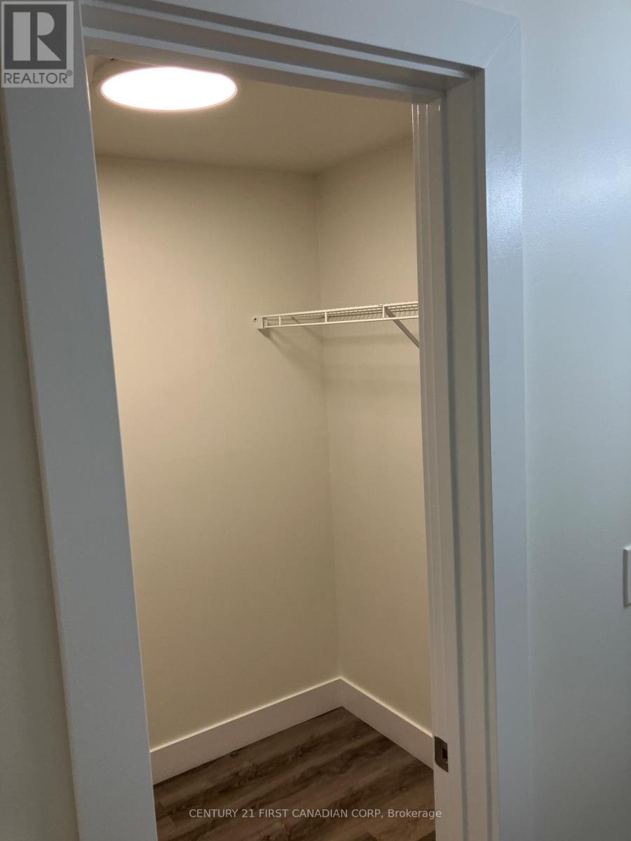 Photo 15 of 36 105 Andover Drive, London South ON