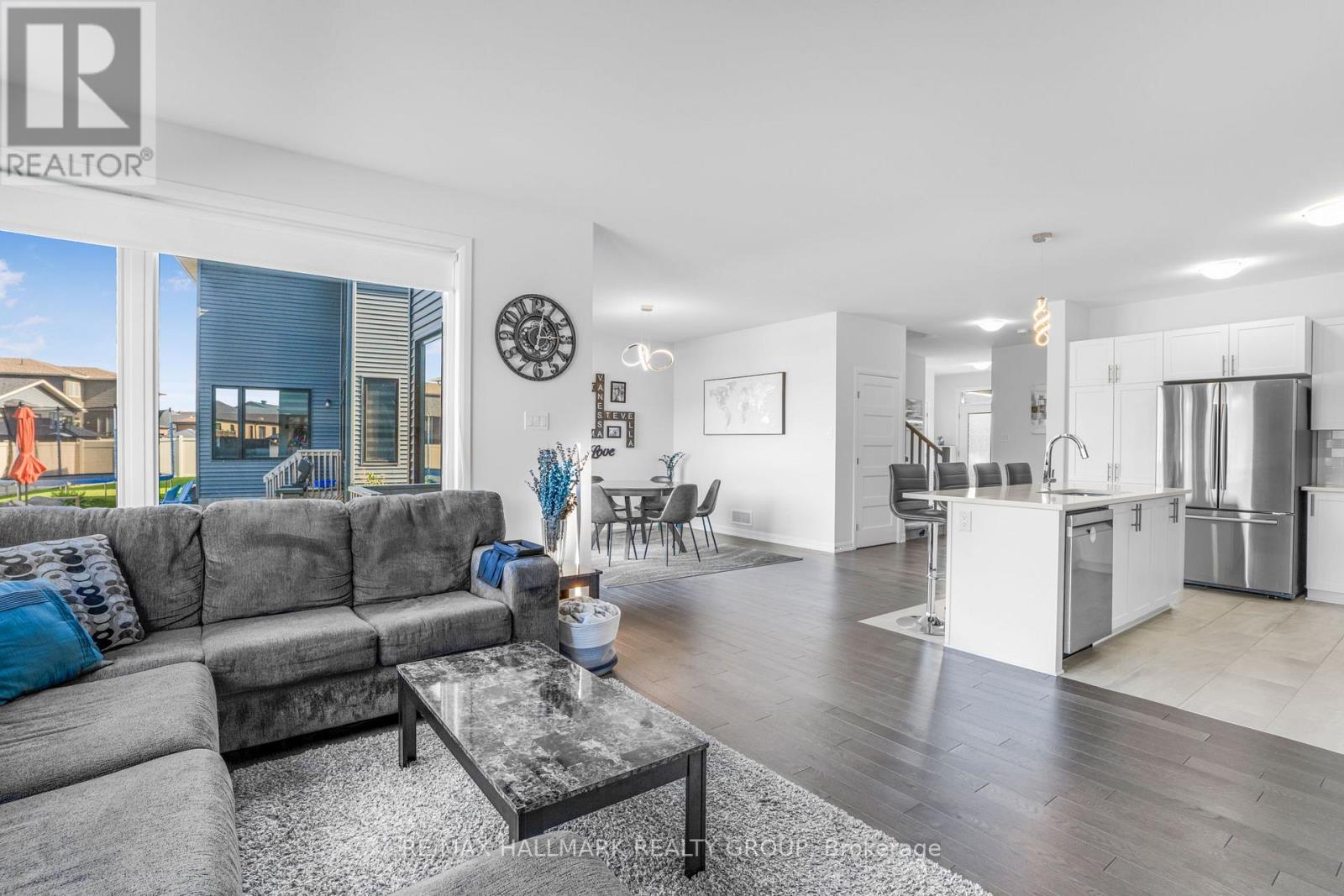Photo 10 of 364 Sterling Avenue, Clarencerockland ON
