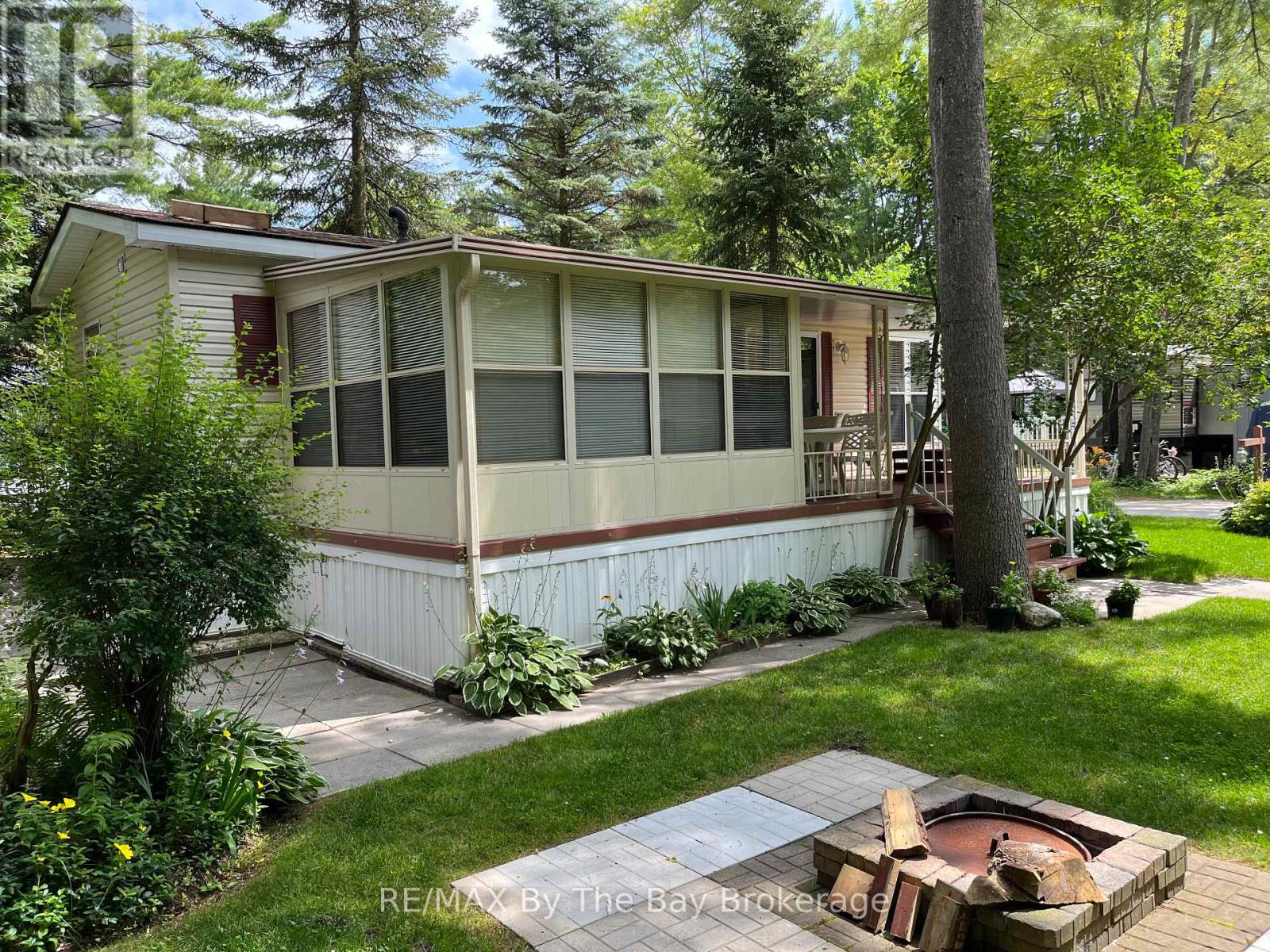 Photo 2 of 247 85 Theme Park Drive, Wasaga Beach ON