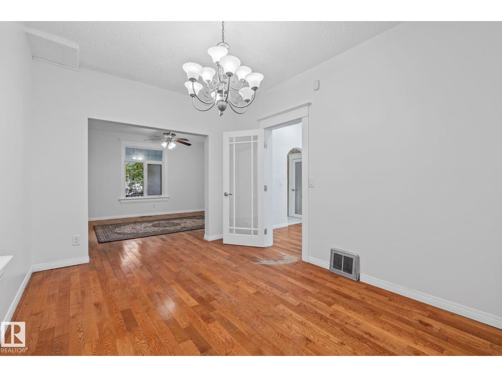 Photo 41 of 11843 96 St Nw, Edmonton AB