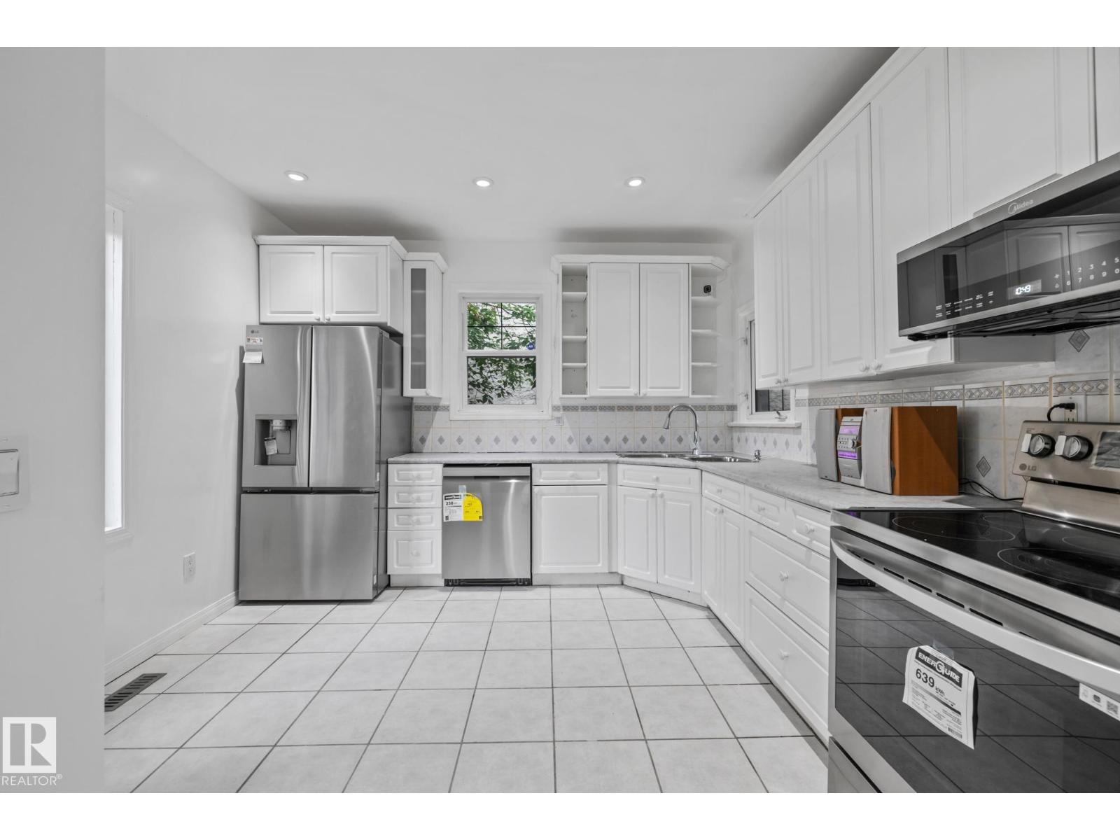 Photo 30 of 11843 96 St Nw, Edmonton AB