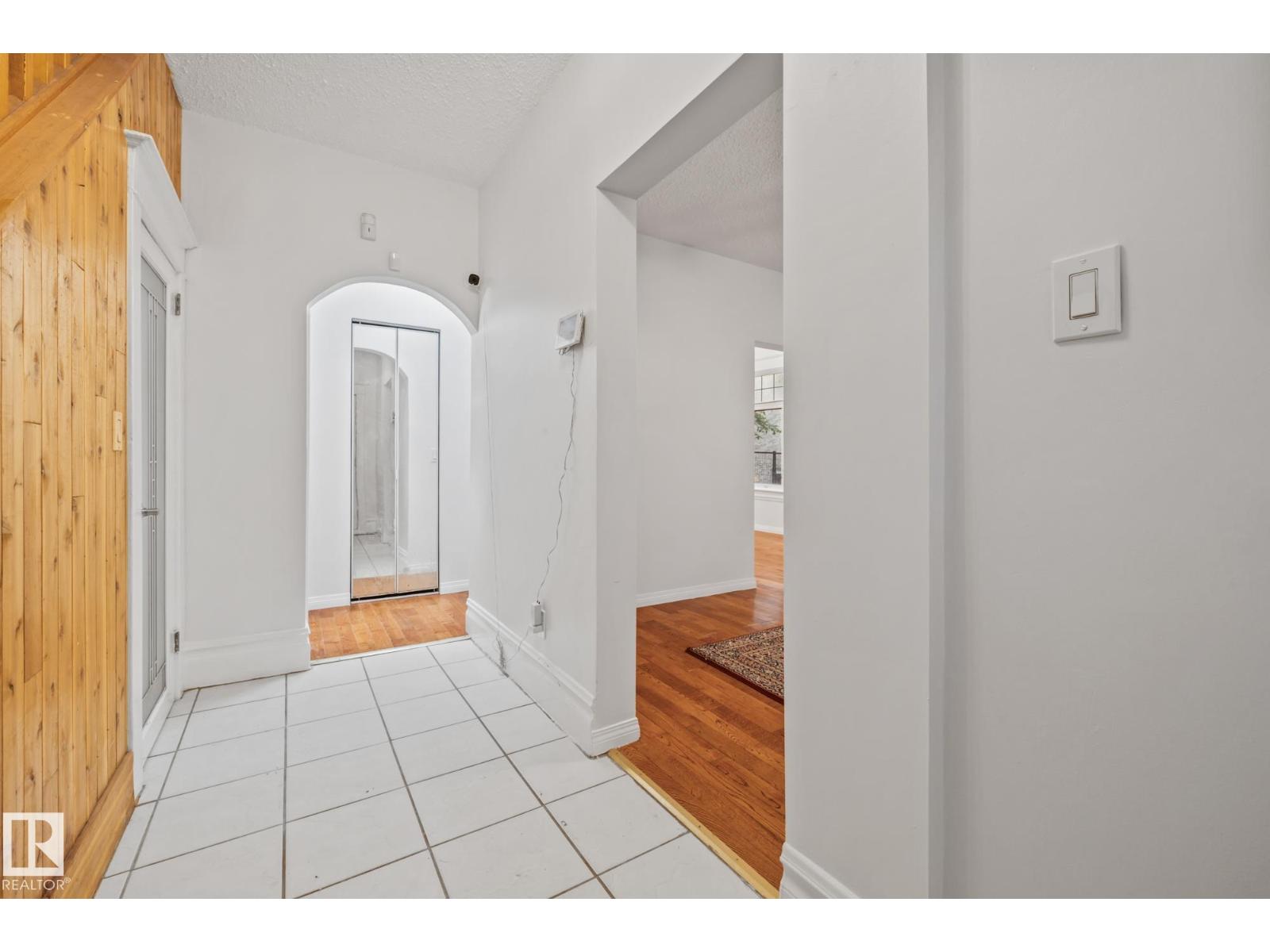 Photo 18 of 11843 96 St Nw, Edmonton AB