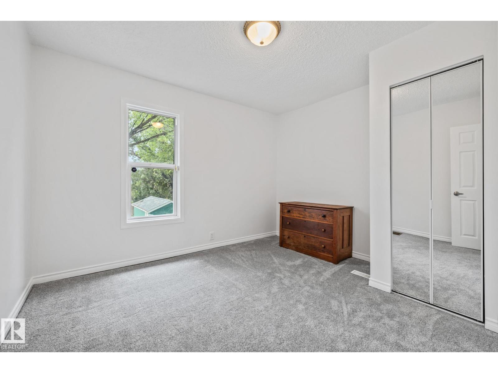 Photo 21 of 11843 96 St Nw, Edmonton AB