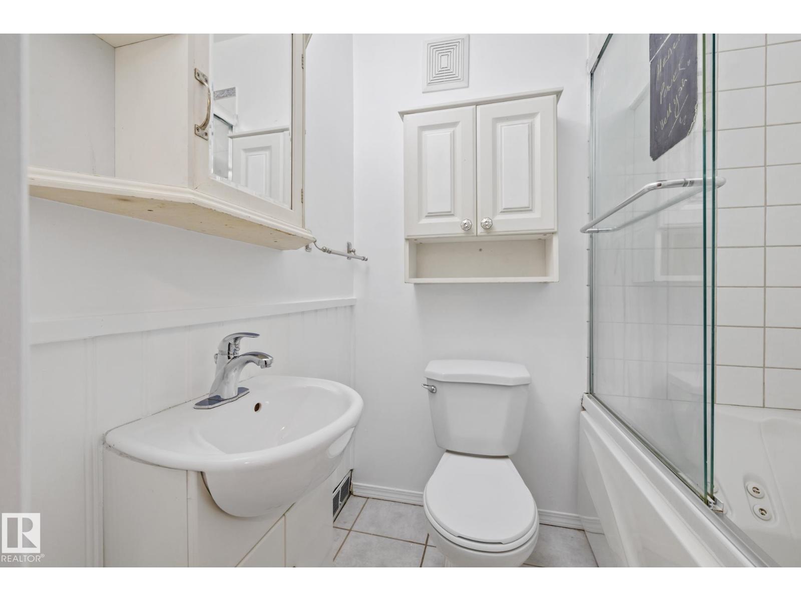 Photo 36 of 11843 96 St Nw, Edmonton AB