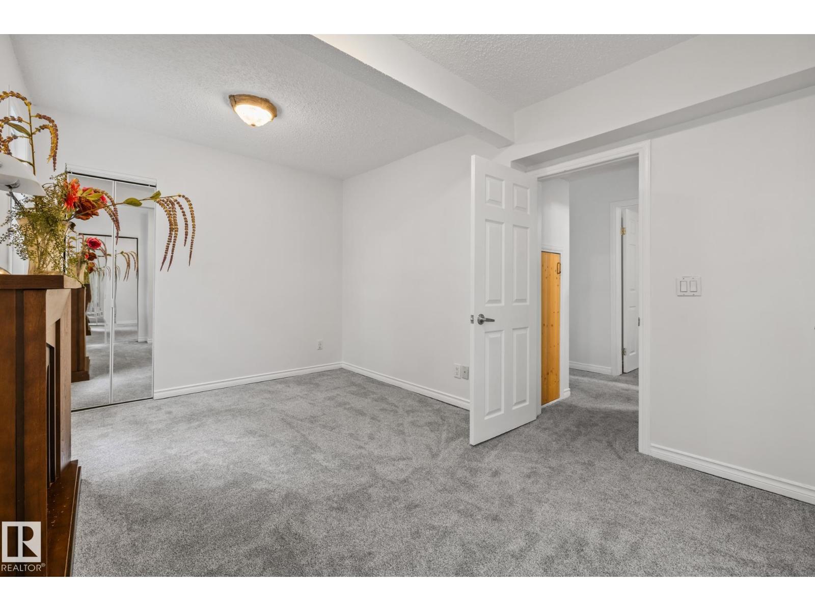 Photo 11 of 11843 96 St Nw, Edmonton AB