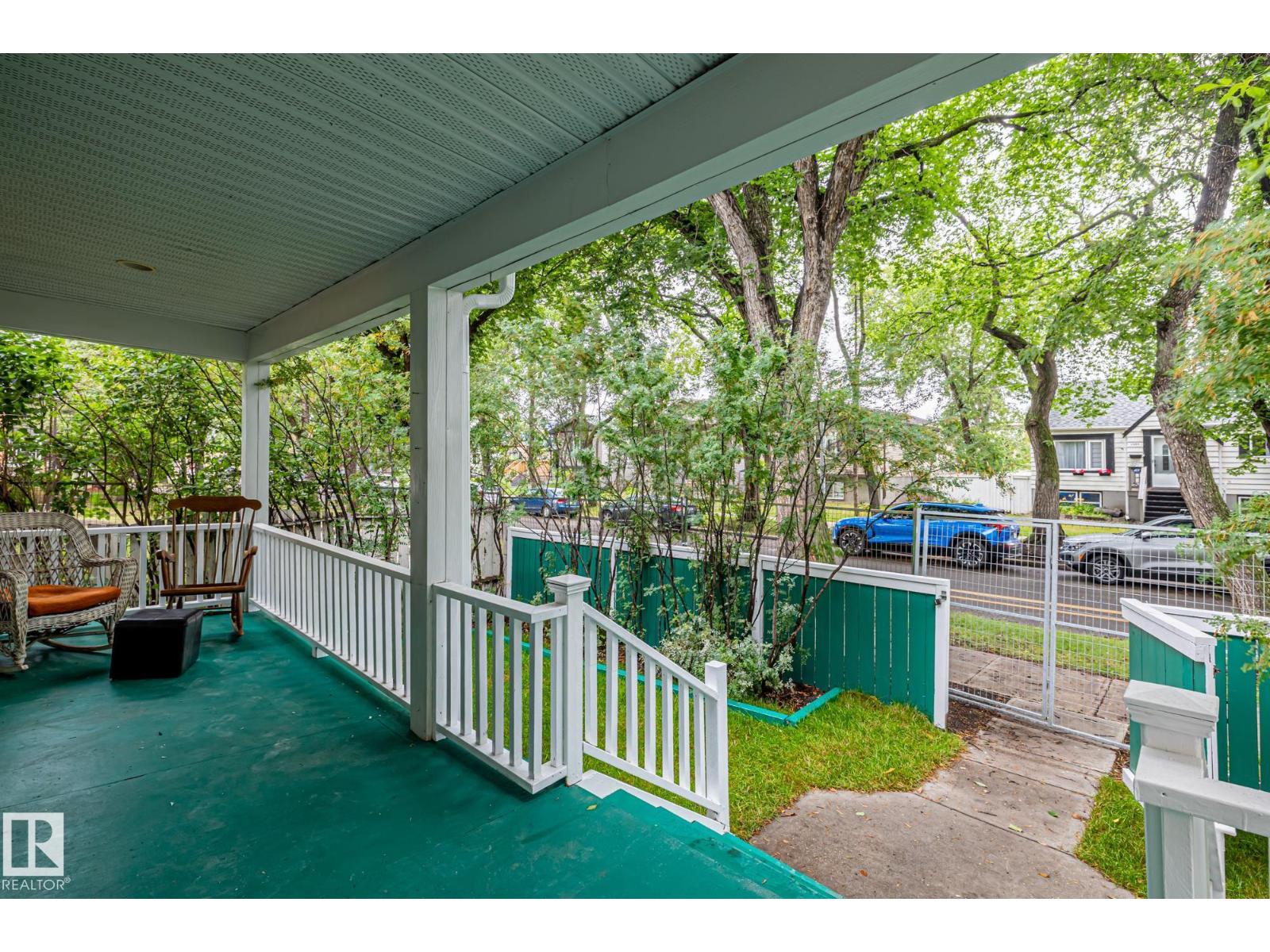 Photo 10 of 11843 96 St Nw, Edmonton AB