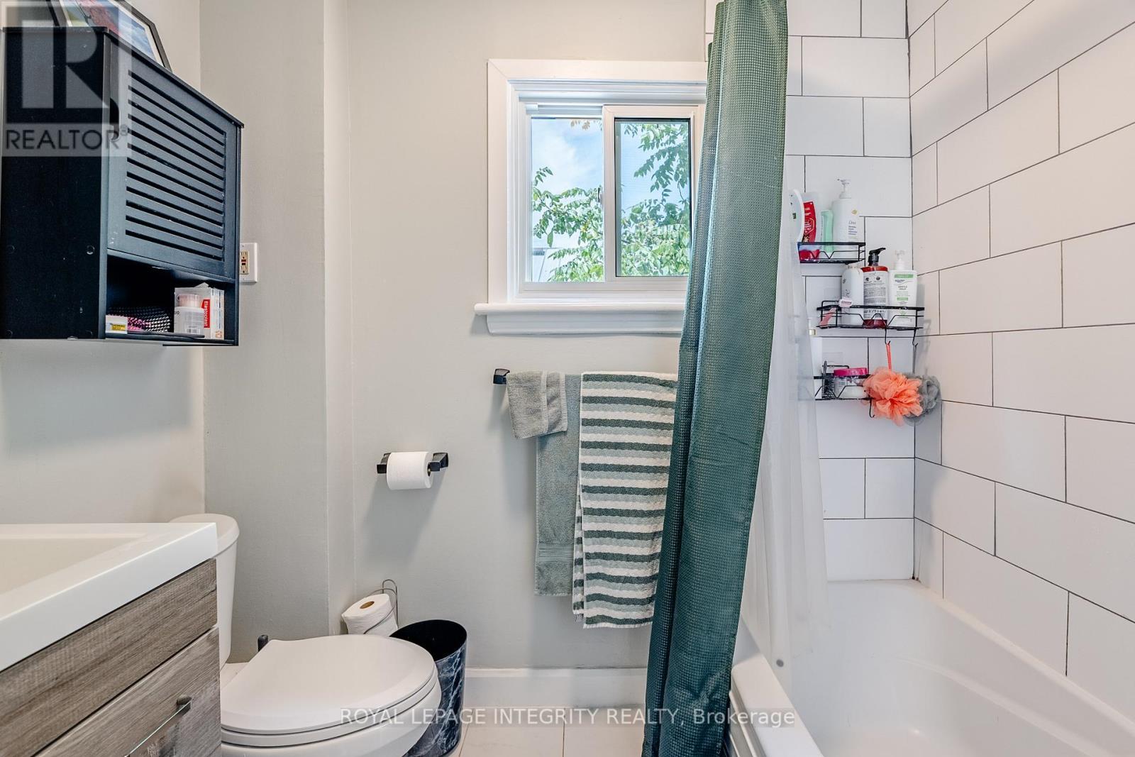 Photo 4 of 12 14 12 Leonia Street, Cornwall ON