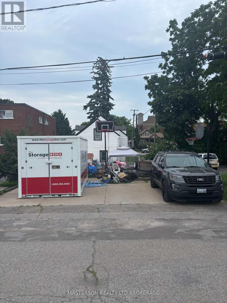 Photo 16 of 12 Chestnut Street E, St Catharines ON