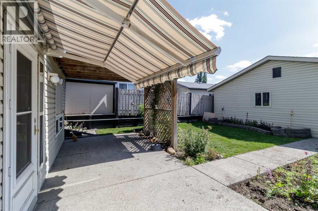 Photo 11 of 91 Covington Close, Calgary AB