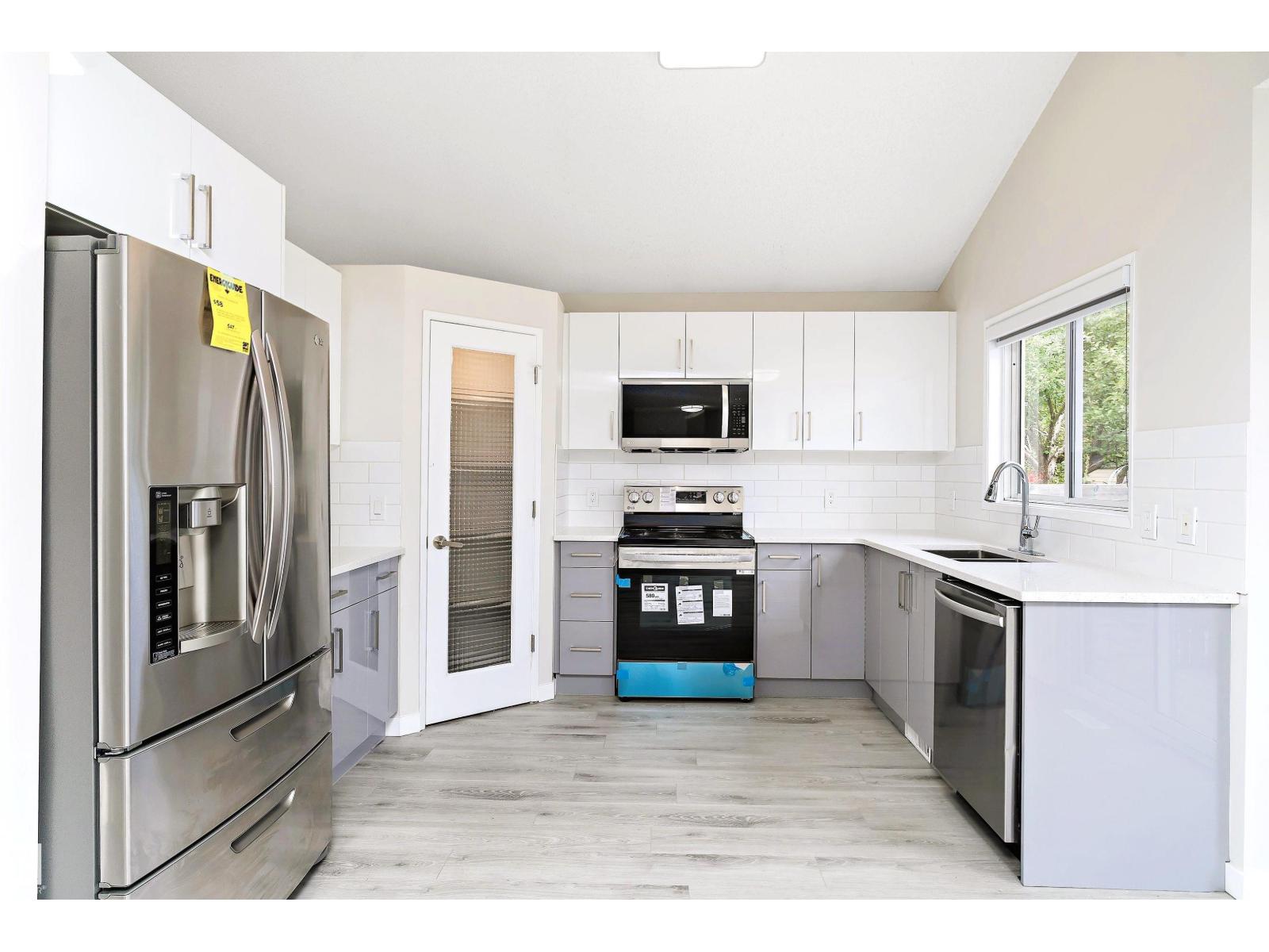 Photo 9 of 12828 144 Av Nw, Edmonton AB