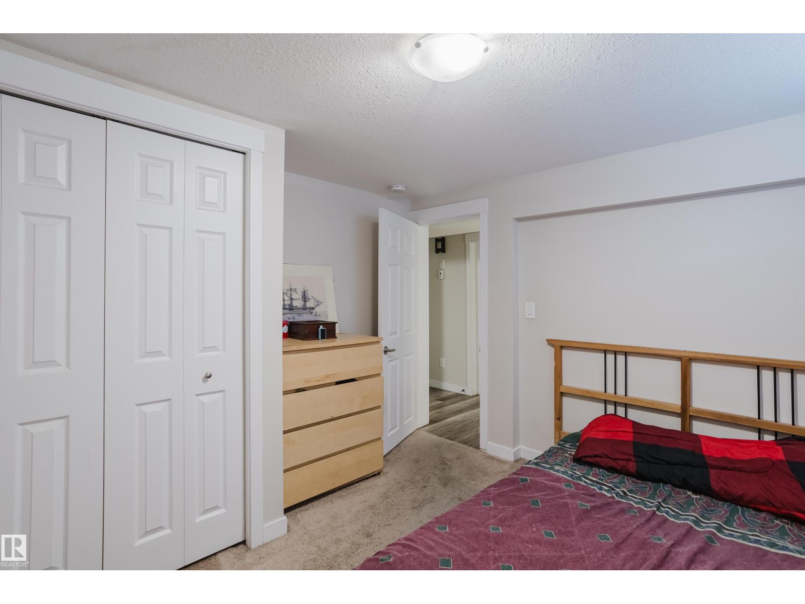 Photo 5 of 13808 135 Av Nw, Edmonton AB
