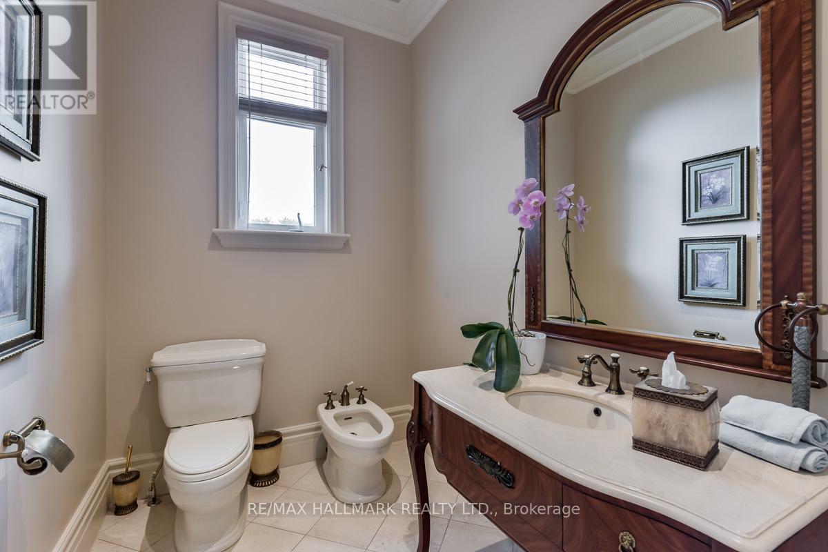 Photo 18 of 776 Woodland Acres Crescent, Vaughan ON