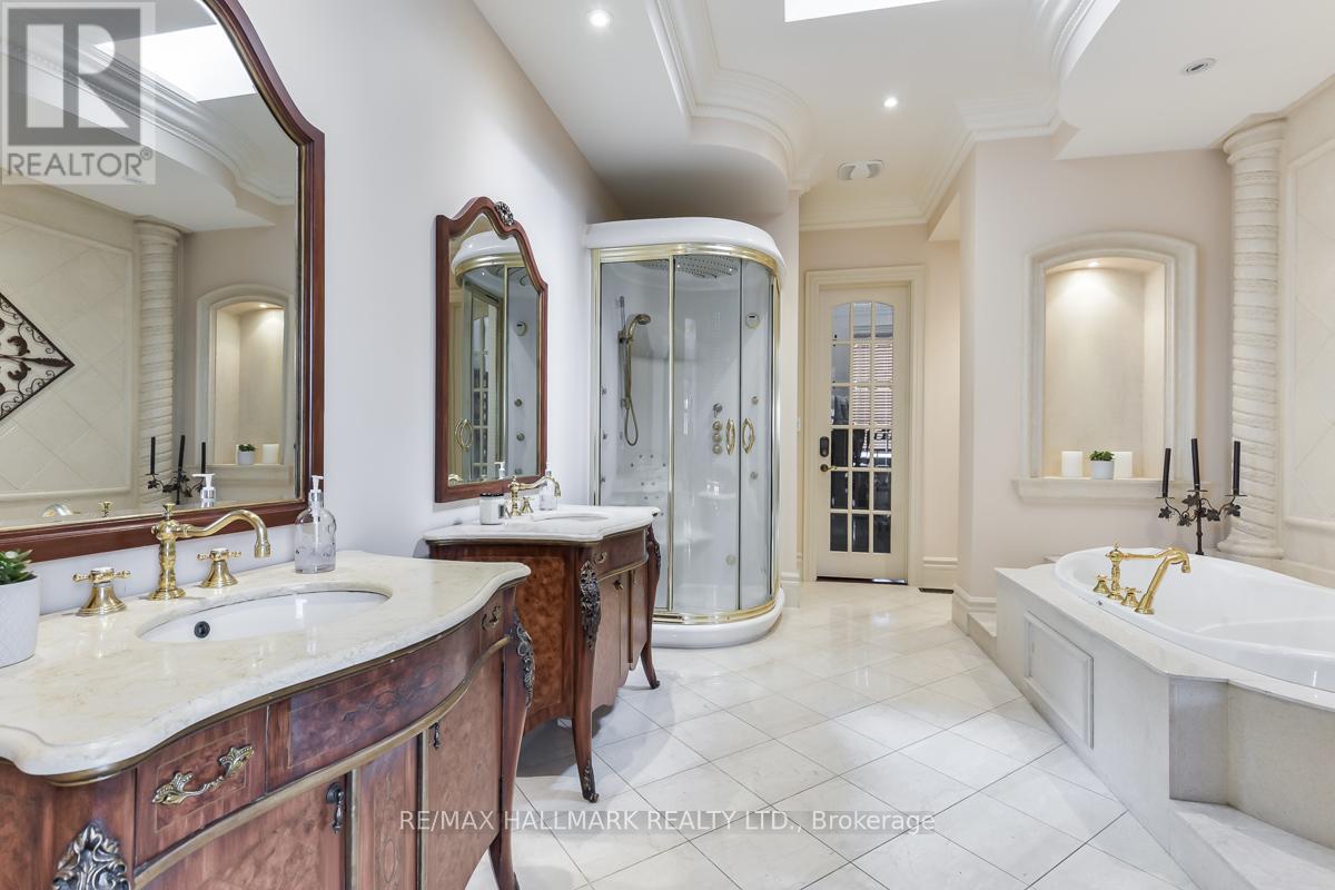 Photo 15 of 776 Woodland Acres Crescent, Vaughan ON