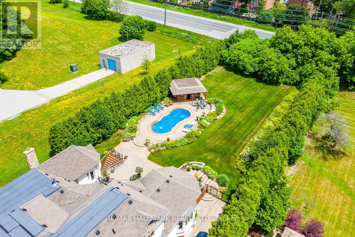 Photo 20 of 776 Woodland Acres Crescent, Vaughan ON
