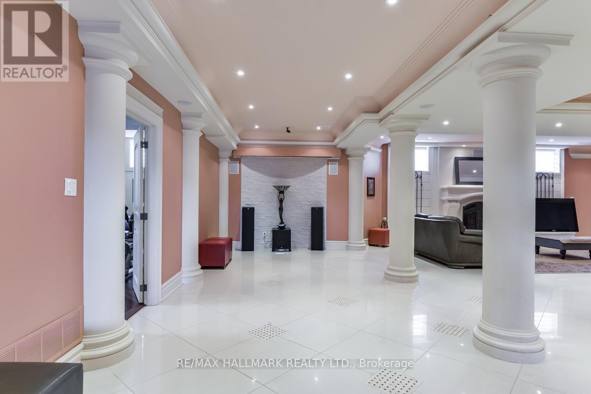 Photo 3 of 776 Woodland Acres Crescent, Vaughan ON