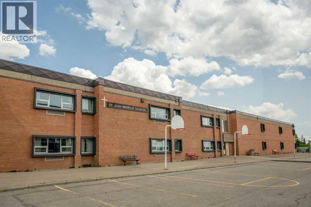 Single Family House Bi-level for Sale in  Bearspaw Drive NW Brentwood Calgary 