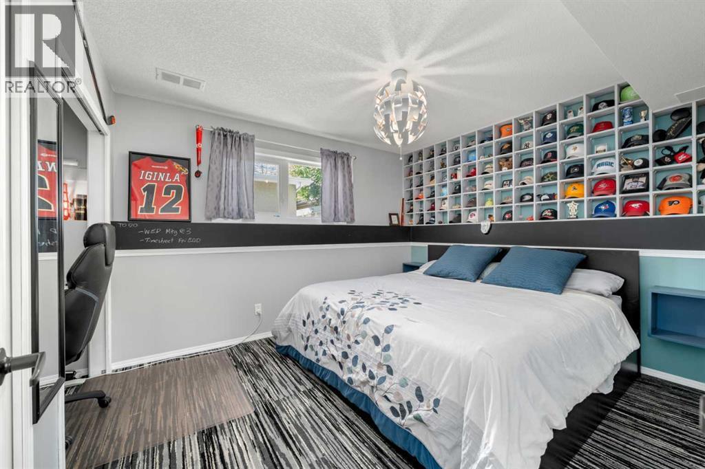 Single Family House Bi-level for Sale in  Bearspaw Drive NW Brentwood Calgary 