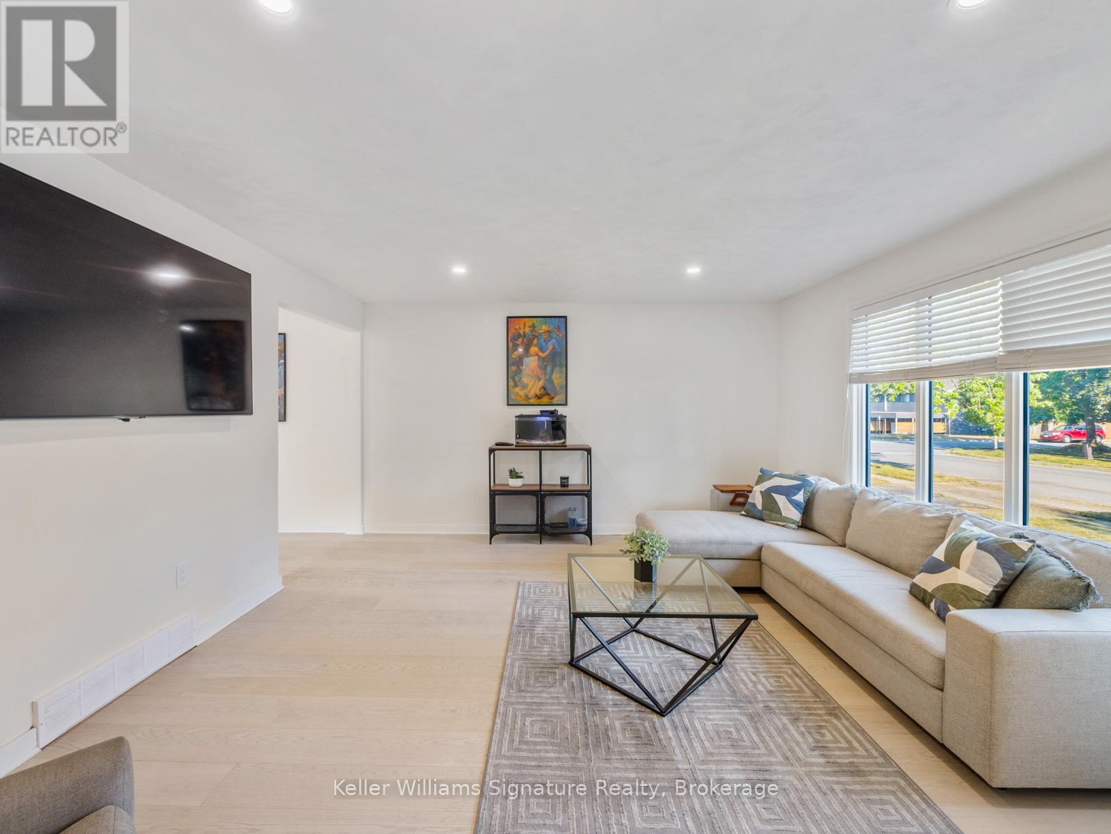 Photo 18 of 153 Dudhope Avenue, Cambridge ON