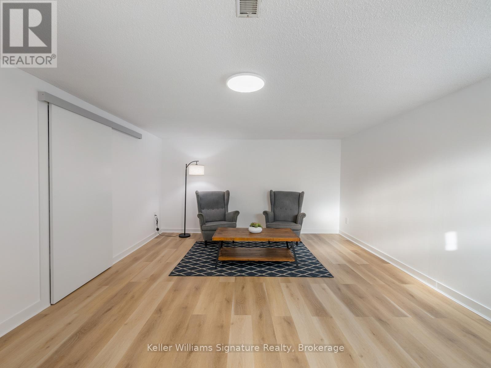 Photo 17 of 153 Dudhope Avenue, Cambridge ON