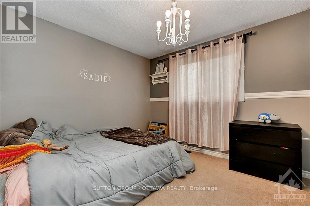 Photo 11 of 20 Dundegan Drive, Ottawa ON