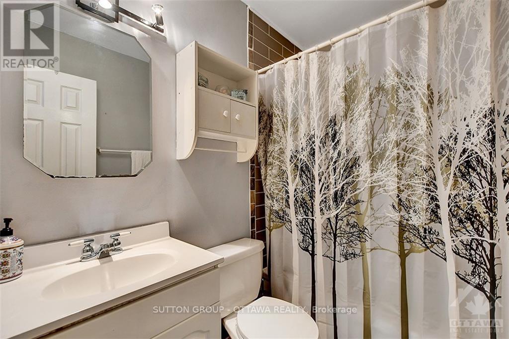 Photo 8 of 20 Dundegan Drive, Ottawa ON